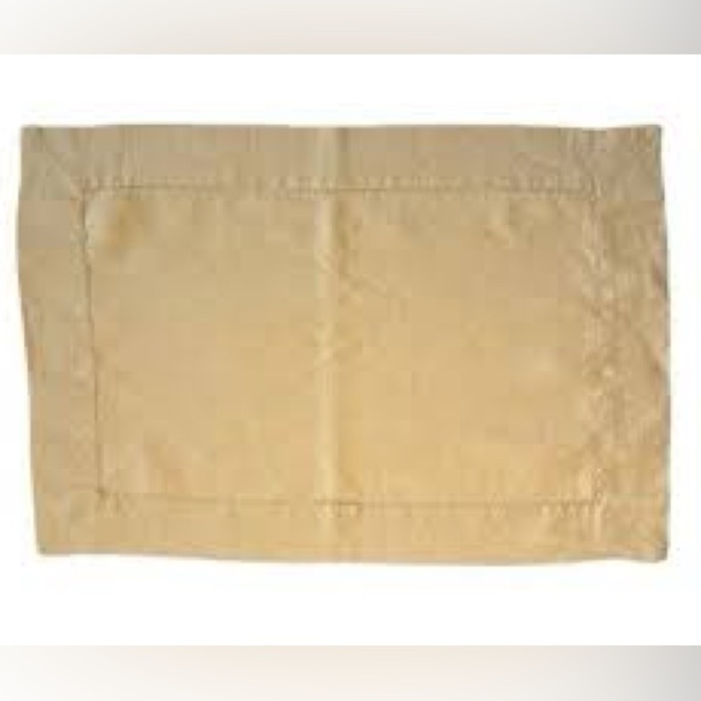 Potterybarn Set of 4 Placemats 13x19 Hemstitch Camel
Set of 4 
NWOT